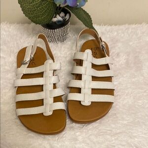 BOC sandals white color SZ 7m . Brand new.